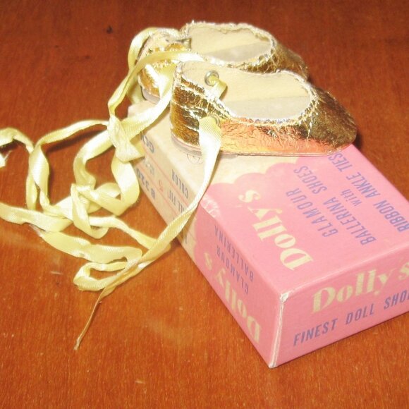 Vintage Dolly's Gold Slippers w Original Box Finest Doll Shoes Accessory - Picture 14 of 16